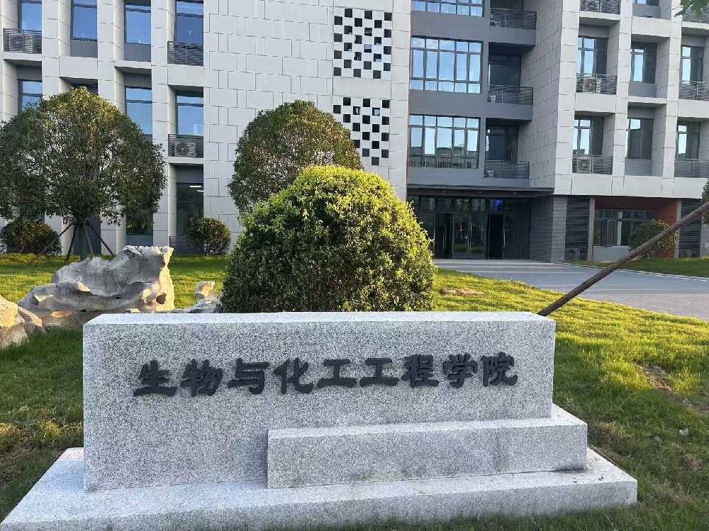 泸县扬州职业大学体育场高杆灯项目